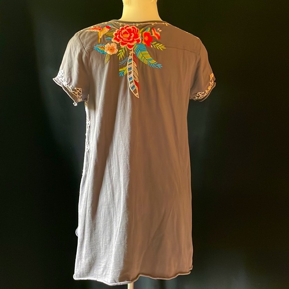 V-Neck Johnny Was Embroidered Tee with Slit Sides - Picture 5 of 7